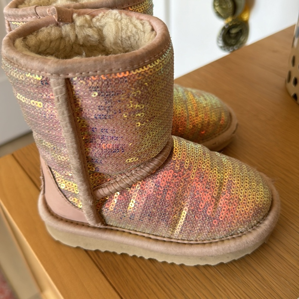 Toddler uggs - Picture 3 of 4